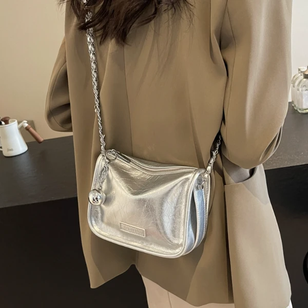 小众设计包包女2025新款时尚流行链条斜挎包夏季季爆款手提枕头包