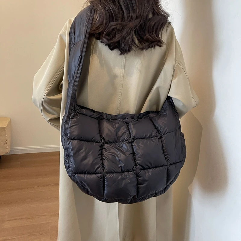 韩版托特包方格大容量羽绒棉包包女2023新款秋冬网红同款斜挎大包