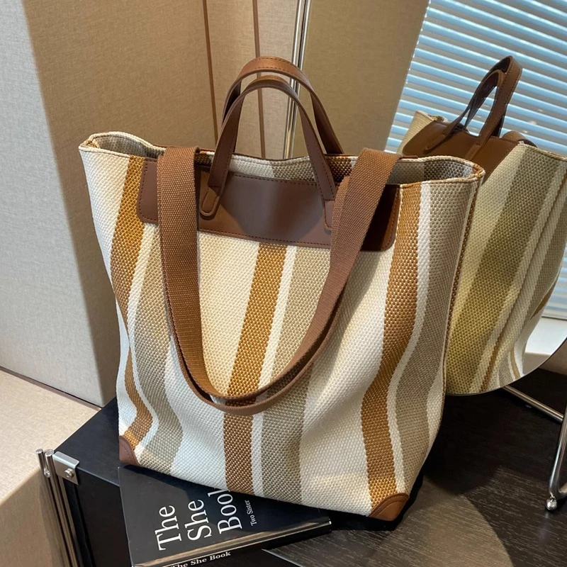 大容量通勤包女2024早春新款条纹帆布包休闲单肩托特包旅行手提袋