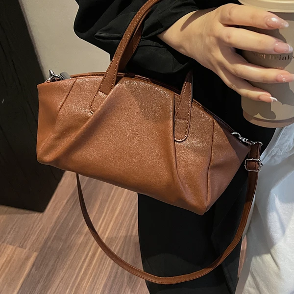 复古大容量包包女2024秋冬新款手提包今年流行个性百搭通勤斜挎包