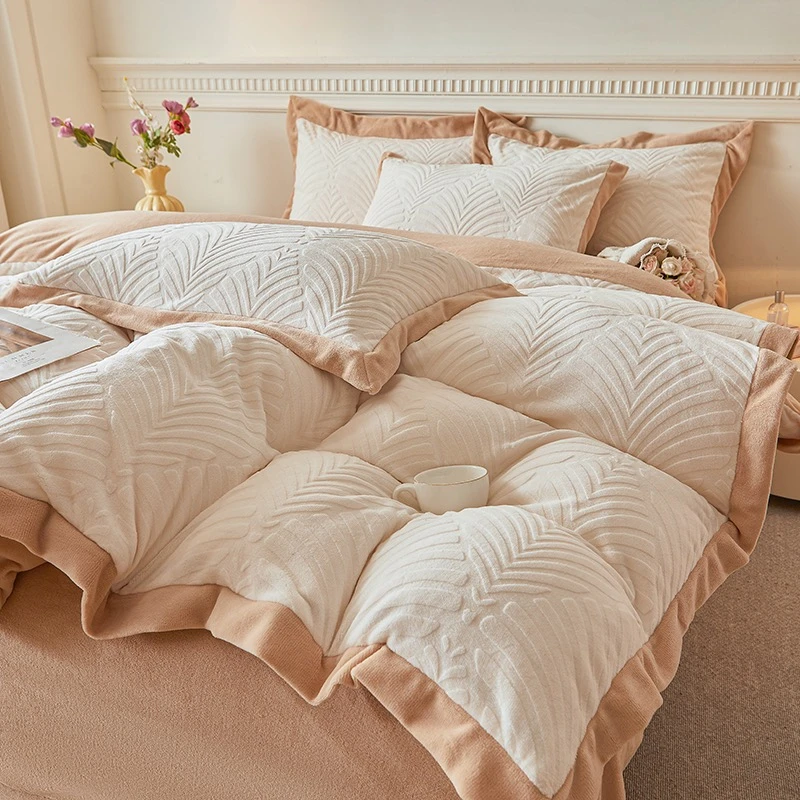 秋冬新款松弛感高克重牛奶绒立体雕花宽边款四件套床上用品