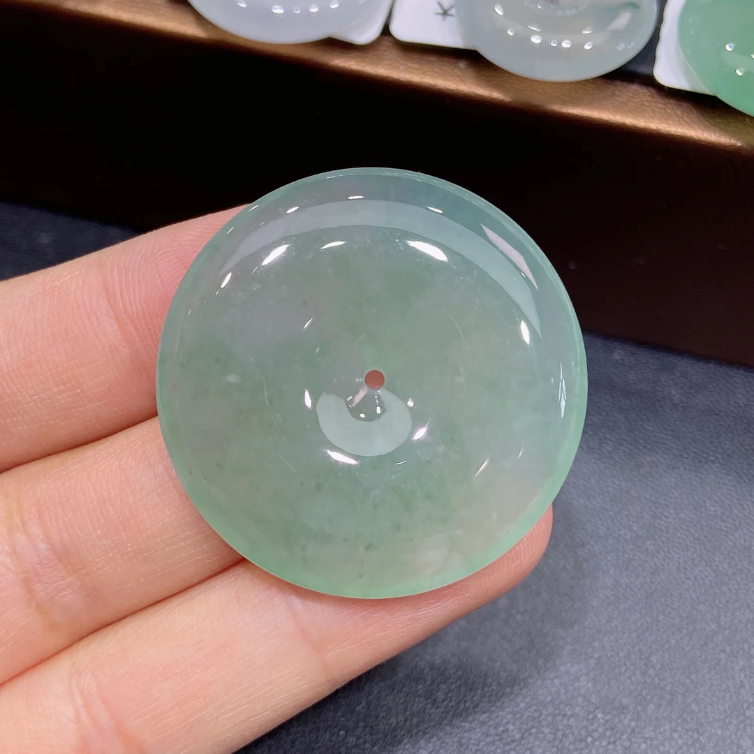 缅甸天然A货翡翠，冰种满绿大平安扣吊坠，精致精美时尚百搭款L