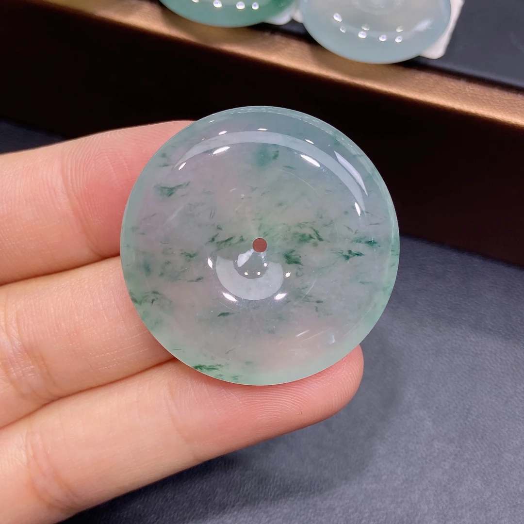 缅甸天然A货翡翠，正冰种飘满花厚庄平安扣吊坠，时尚百搭颈饰R