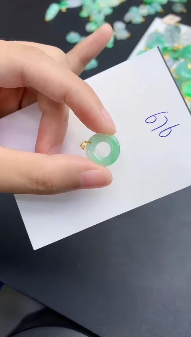 【闪购商品】翡翠颈饰18K金镶嵌0000000000