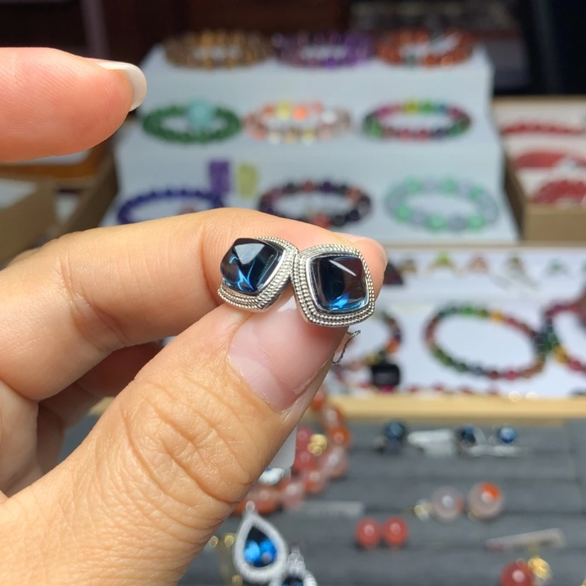 【闪购商品】托帕石耳饰银S925镶嵌哇*.