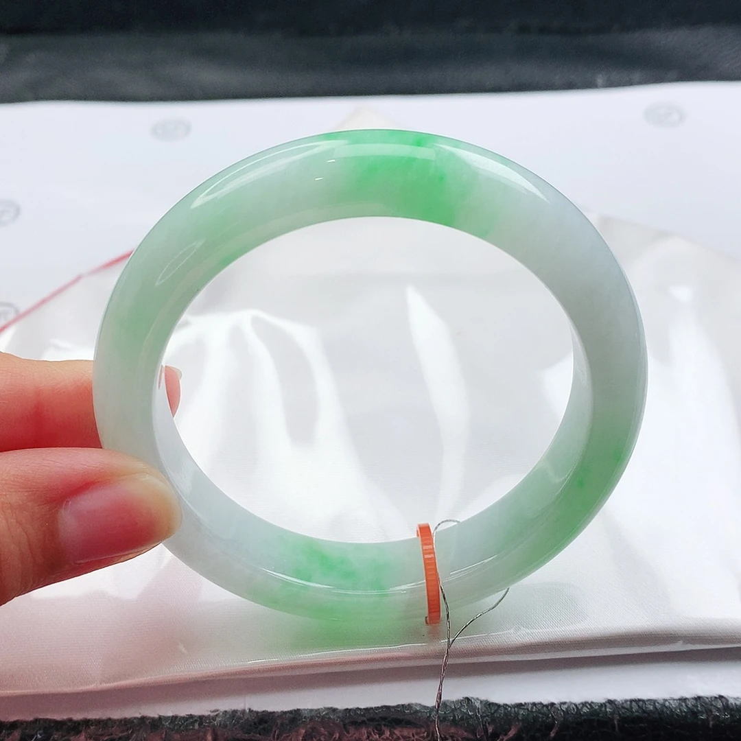 翡翠手镯未镶嵌57圈口