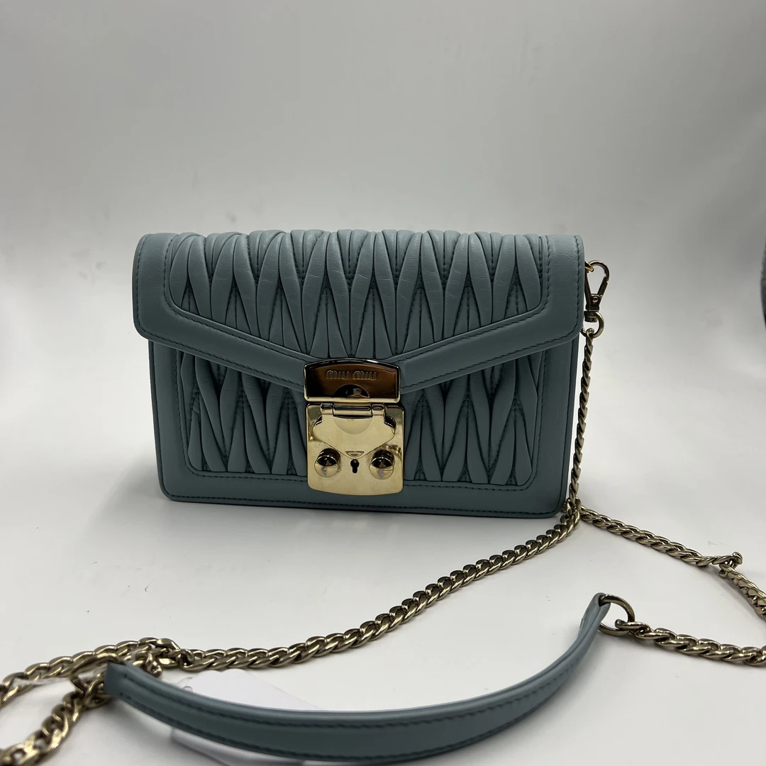 95新 MIU MIU/缪缪 熊大中古/95新/miumiu褶皱斜挎/1201