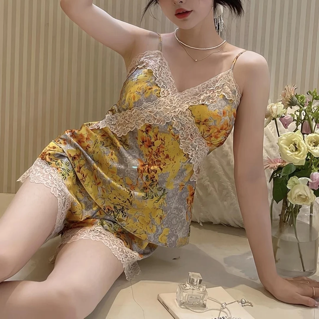 睡衣女款爆款2025新款夏季冰丝性感带胸垫一体可外穿吊带家居服