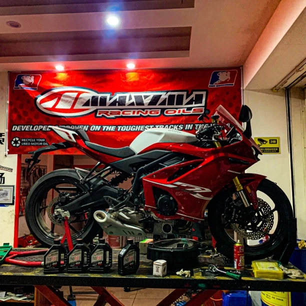 凯越450RR机油保养美式马机油铂金猛禽10W-40系列