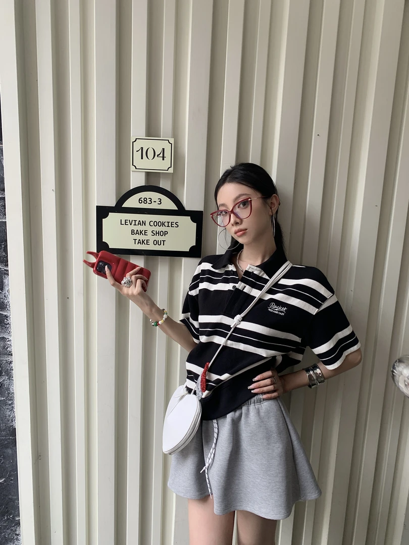 Momoshero【出圈美报T】美式摩登主义~有腔调的洗水撞色印花T恤上衣