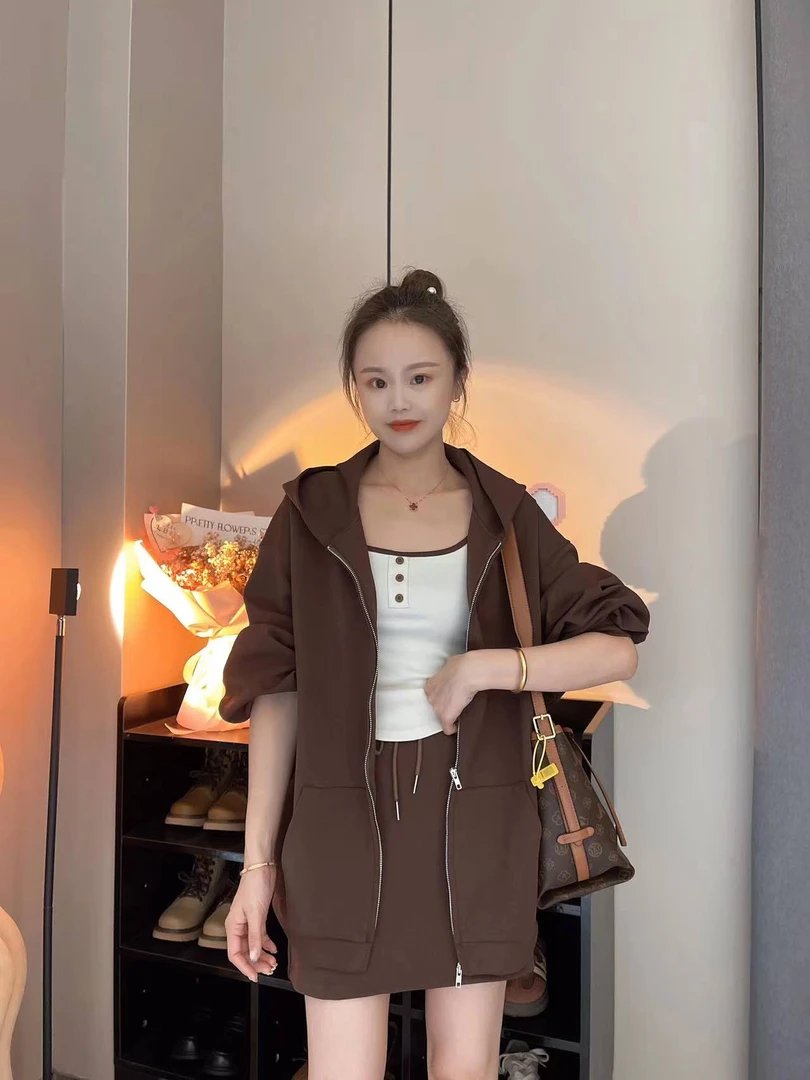 君君家【三件套】3326秋季新款 韩系慵懒风套装长款卫衣+短裙小吊带