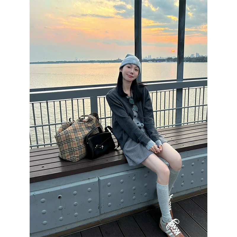 时尚穿搭女秋季假两件长袖拼接撞色小众韩版休闲上衣气质百搭短裤