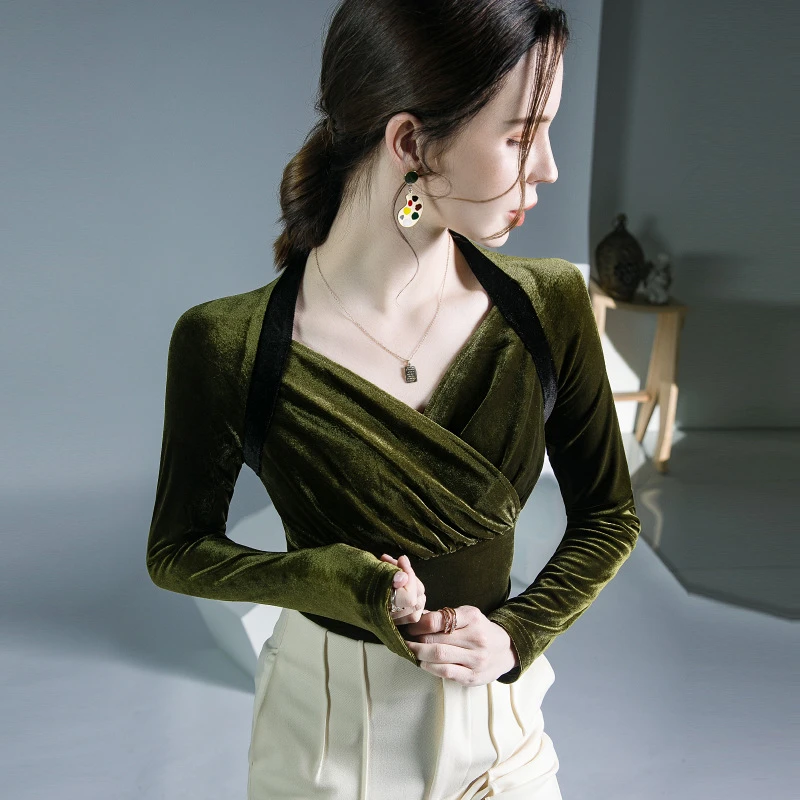 设计感交叉V领丝绒上衣春秋新款长袖内搭打底衫女修身洋气小衫潮