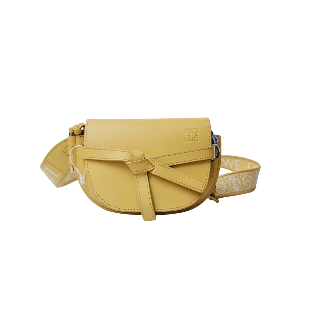 95新 LOEWE/罗意威 安洁利田哥斜挎包/YH93141