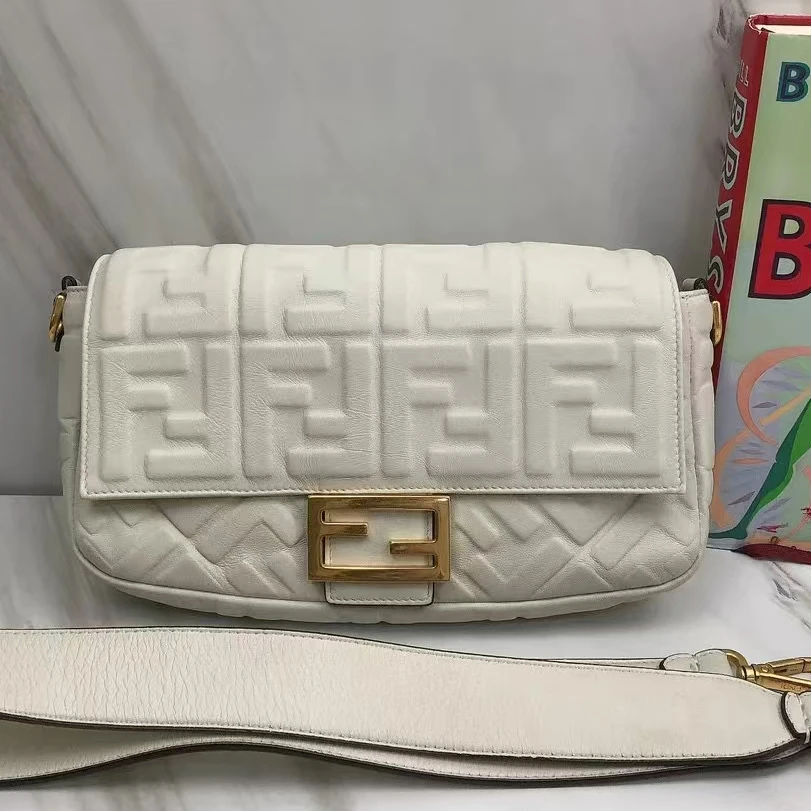 99新 FENDI/芬迪 安洁利田哥手提斜挎包/YH101910