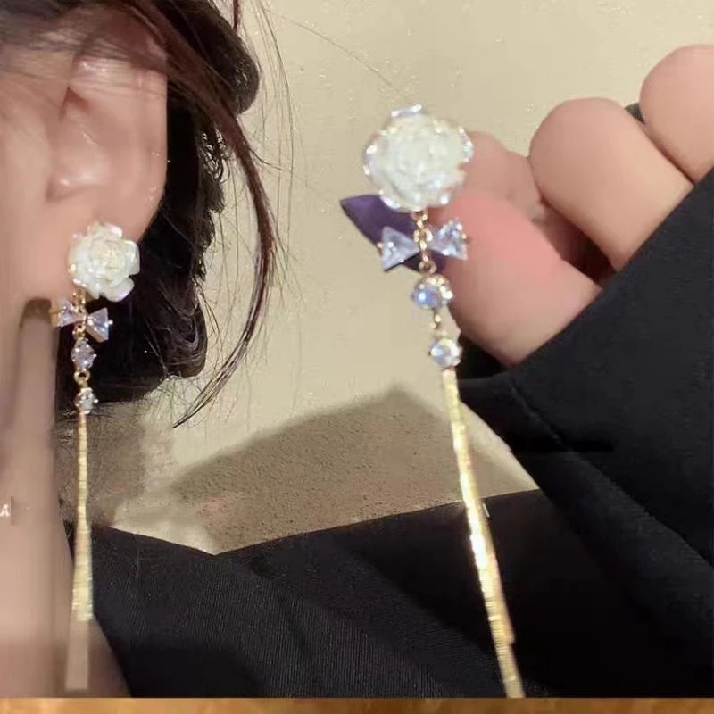 铜合金耳饰白色玫瑰花朵流苏长款耳环气质圆脸小众设计高级感耳饰