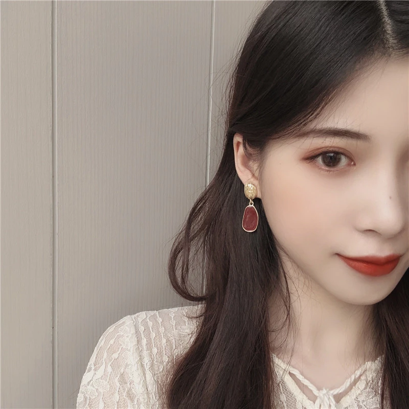 铜合金耳饰气质耳环2023年新款简约几何片酒红色港风轻奢时尚耳钉