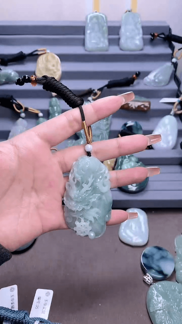 【闪购商品】翡翠吊坠(不含链)未镶嵌龙牌
