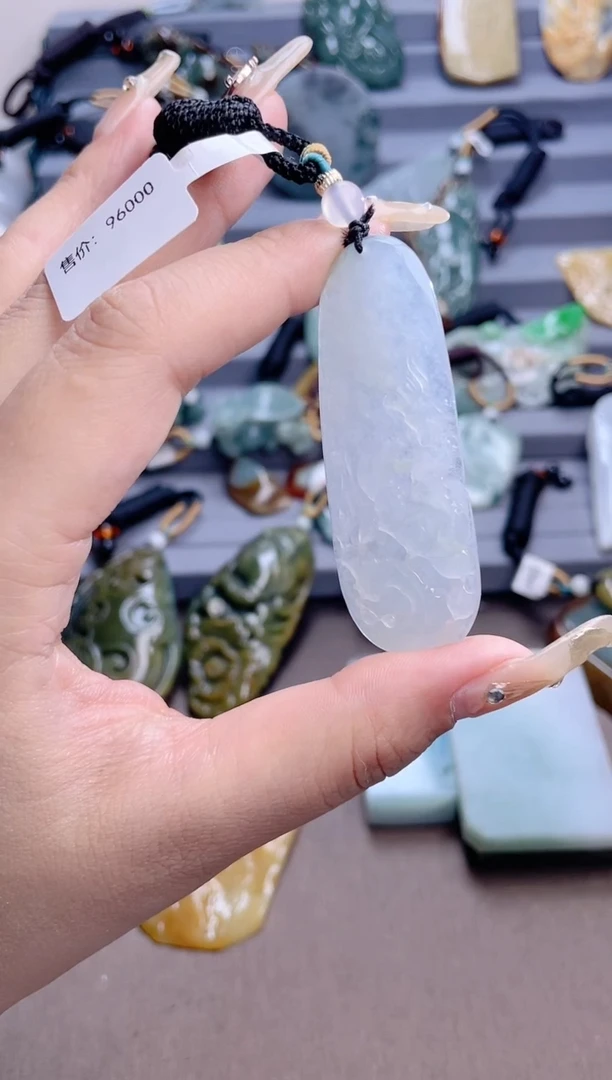 【闪购商品】翡翠颈饰未镶嵌蝶恋花