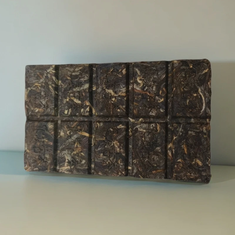 2016年藤条AA 80克/饼  500克 云南大叶种普洱生茶