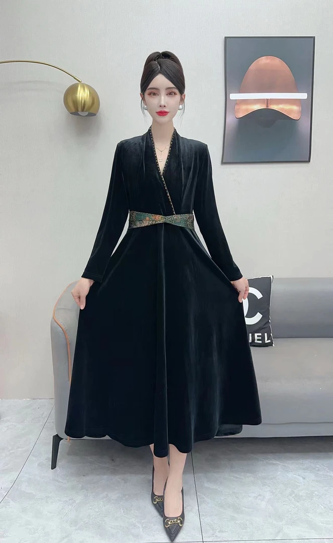 春秋款丝绒连衣裙