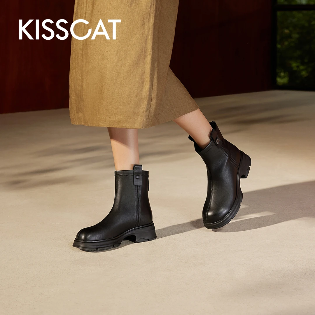 接吻猫新款舒适通勤气质优雅圆头时装靴KA54798-50