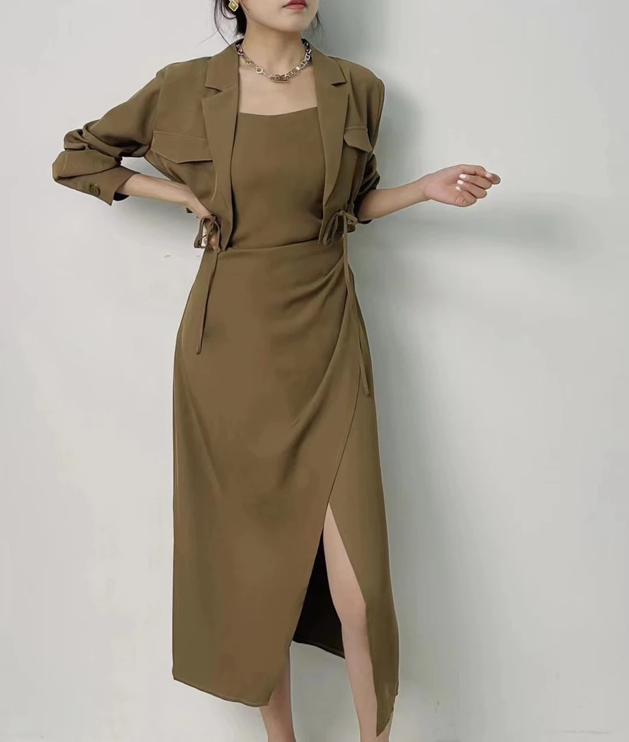 2766（2件套）时尚轻奢气质褶皱显瘦开叉吊带裙+长袖外套2627