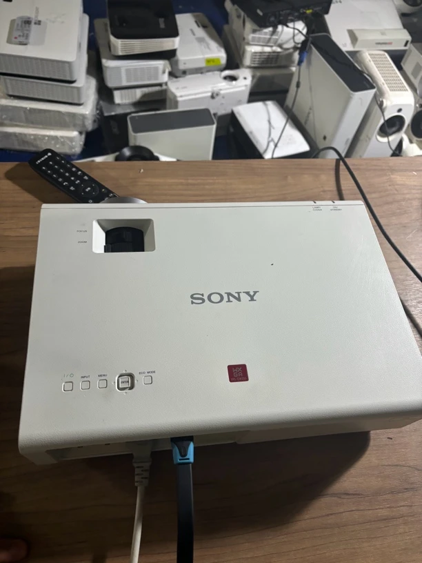 9新 Sony/索尼 二手Sony 红标投影仪 运费自理