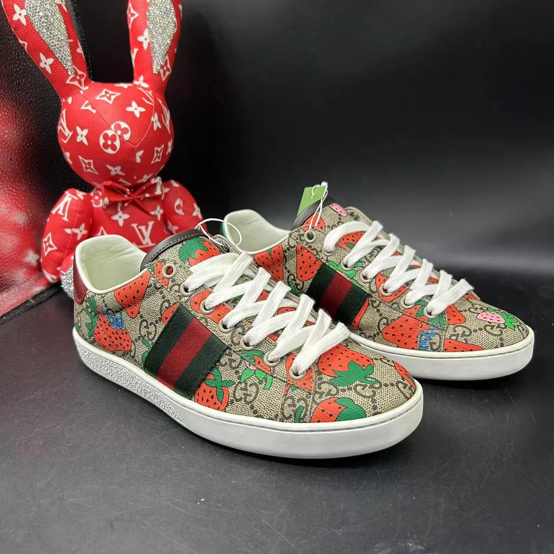 【AO福利】GUCCI/古驰 37欧码 男士时尚草莓印花织带休闲板鞋ao298