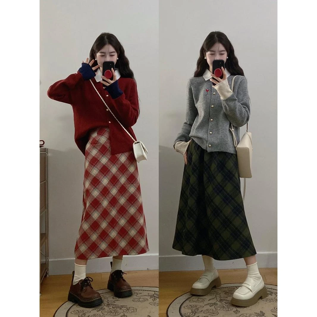 大码女秋冬假两件设计感刺绣复古显瘦针织毛衣格子半身裙套装