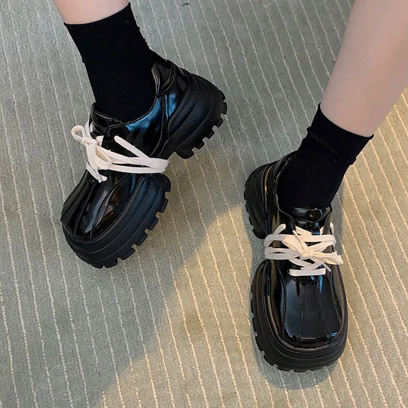 2025秋季新款弹力修身开叉裤搭配厚底小皮鞋女复古松糕单鞋时尚