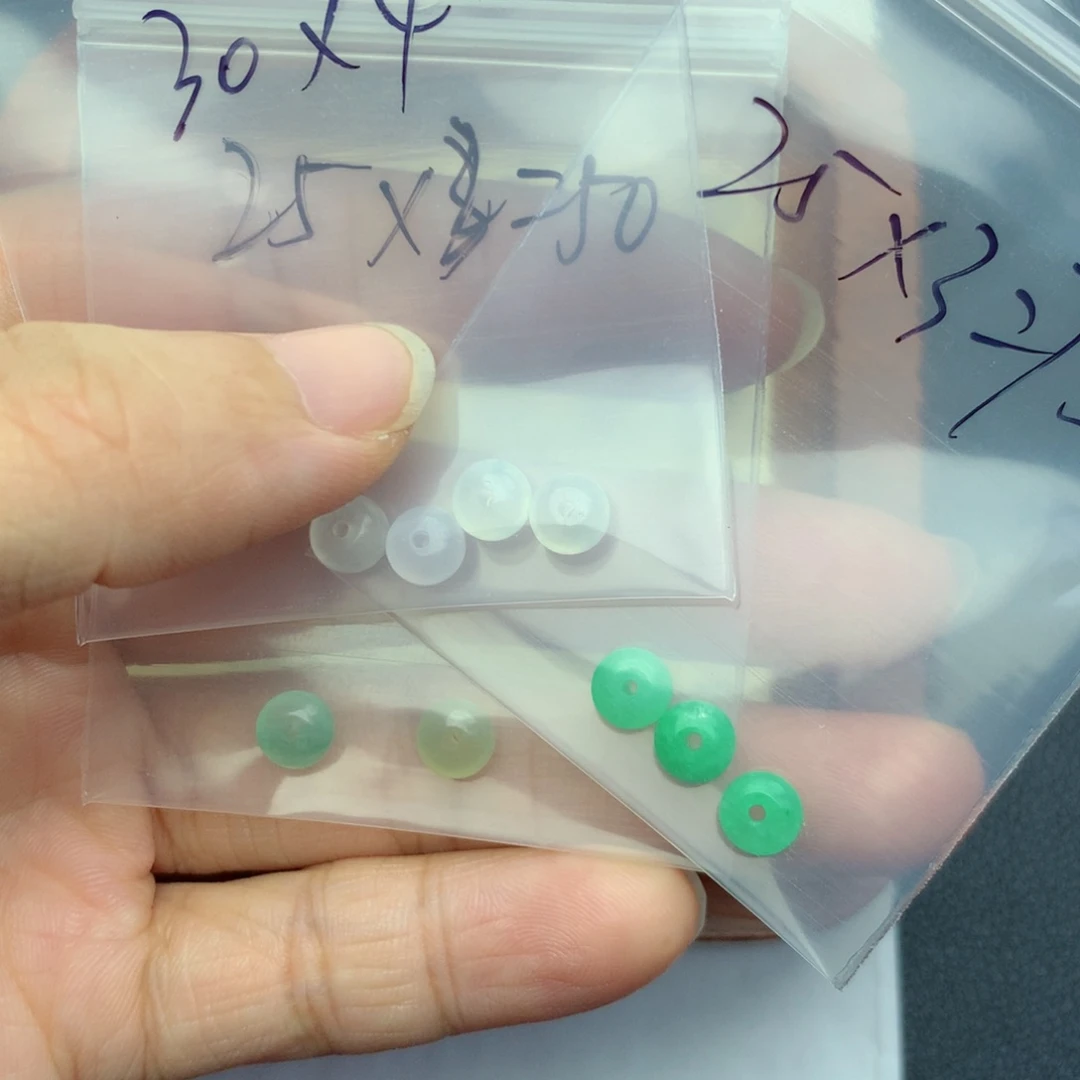 翡翠项链未镶嵌郑*好珠子