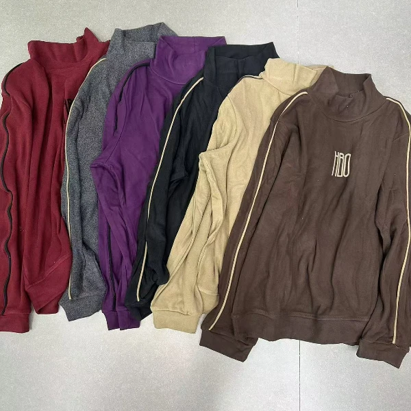 半高领印字母卫衣32613