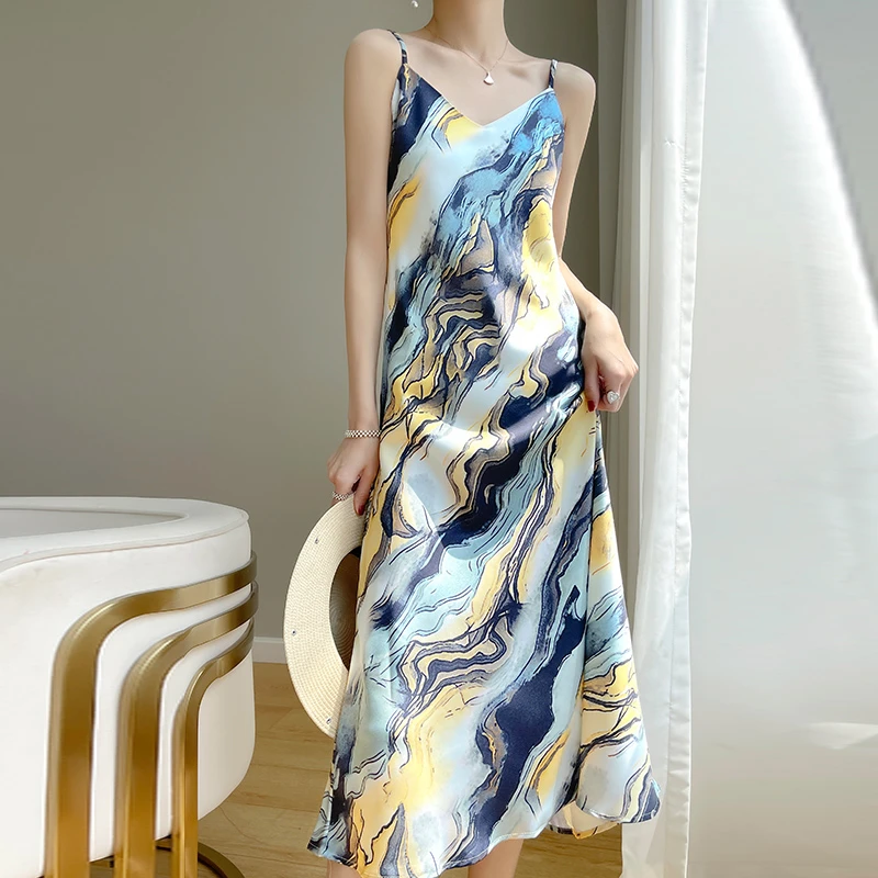 法式蓝色油画长裙沙滩裙碎花吊带连衣裙女夏2025新款高级感裙子