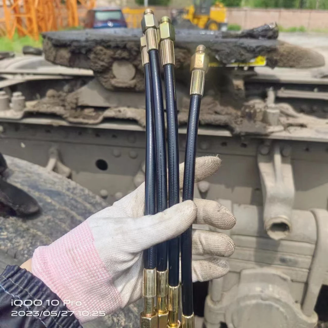 磨盘4根管，接头都带好，管子比较短，先钻孔后套扣