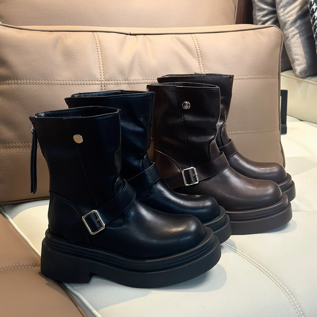 马丁靴女款圆头皮带扣短靴