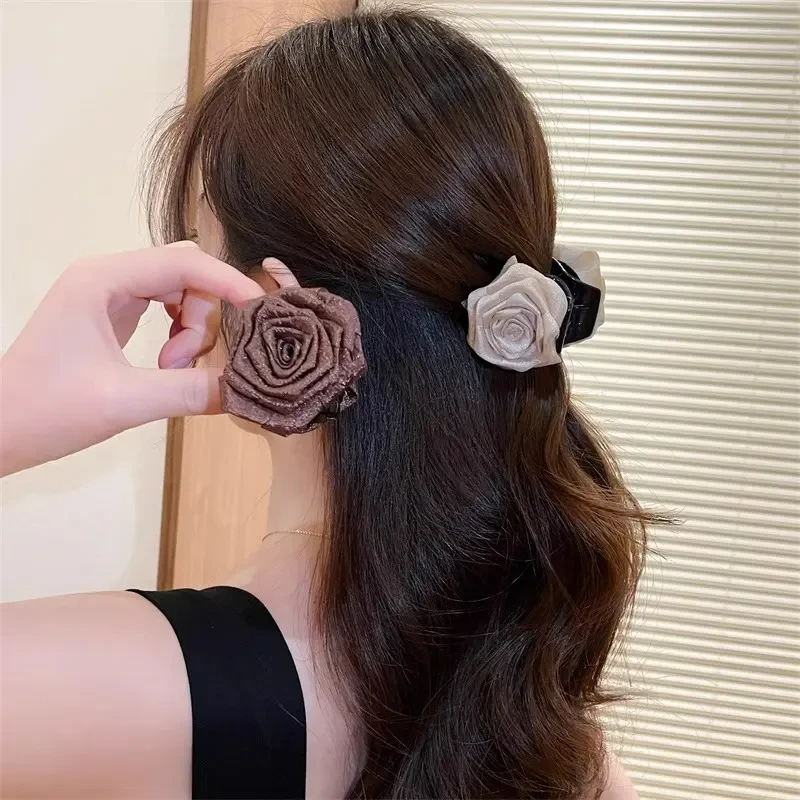 气质玫瑰花朵发夹2024新款山茶花抓夹高级感侧边夹子刘海头饰百搭