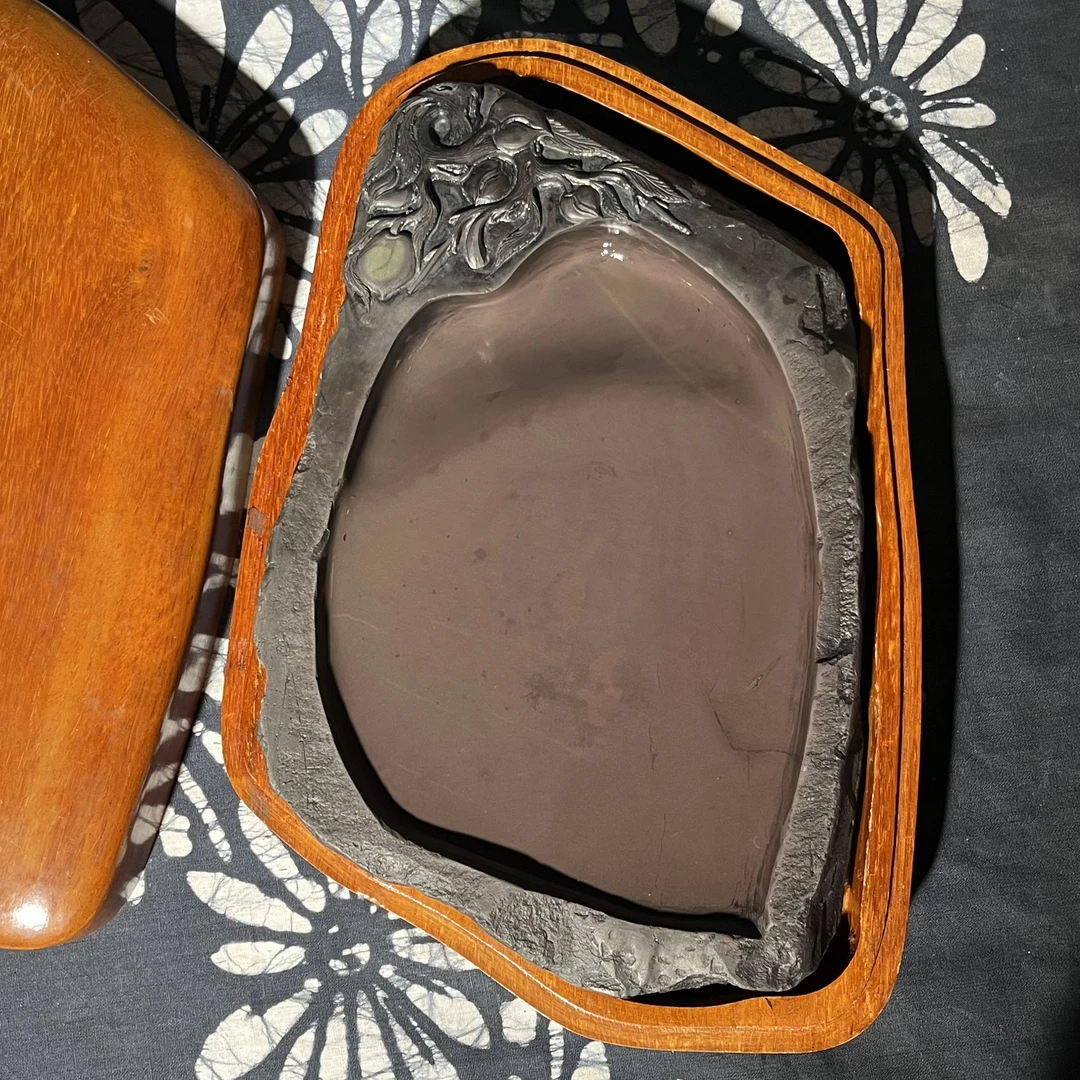 回流砚台 端砚 9英寸宋坑  敲边福桃砚 花梨木盒 ac229537