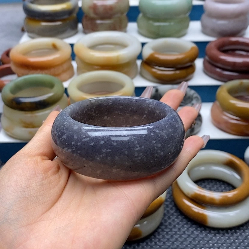 【闪购商品】石英质玉手镯未镶嵌℘***