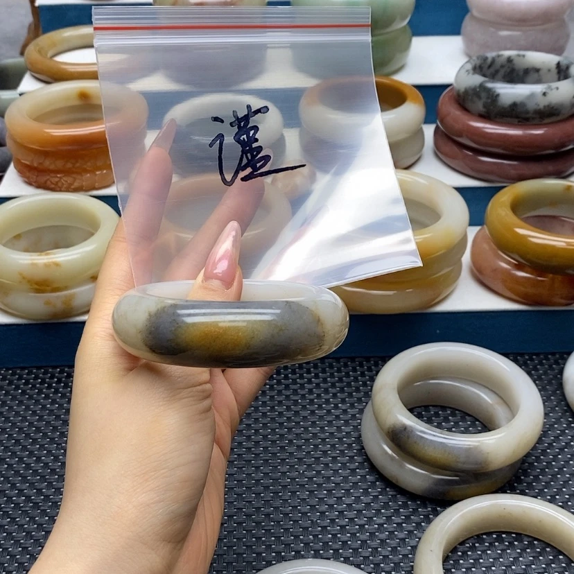 【闪购商品】石英质玉手镯未镶嵌℘***