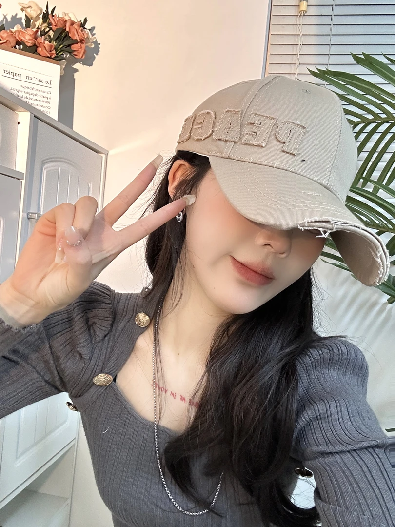 时尚百搭不撞款破洞帽子出街侧字母贴布棒球帽休闲硬顶遮阳鸭舌帽