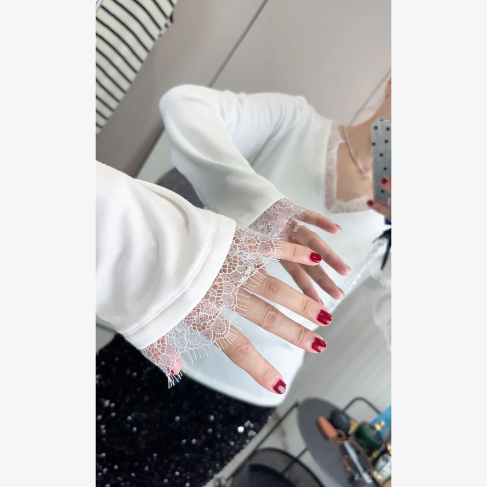 加绒拼接蕾丝打底衫女2024秋冬加厚磨毛V领百搭长袖T恤内搭上衣