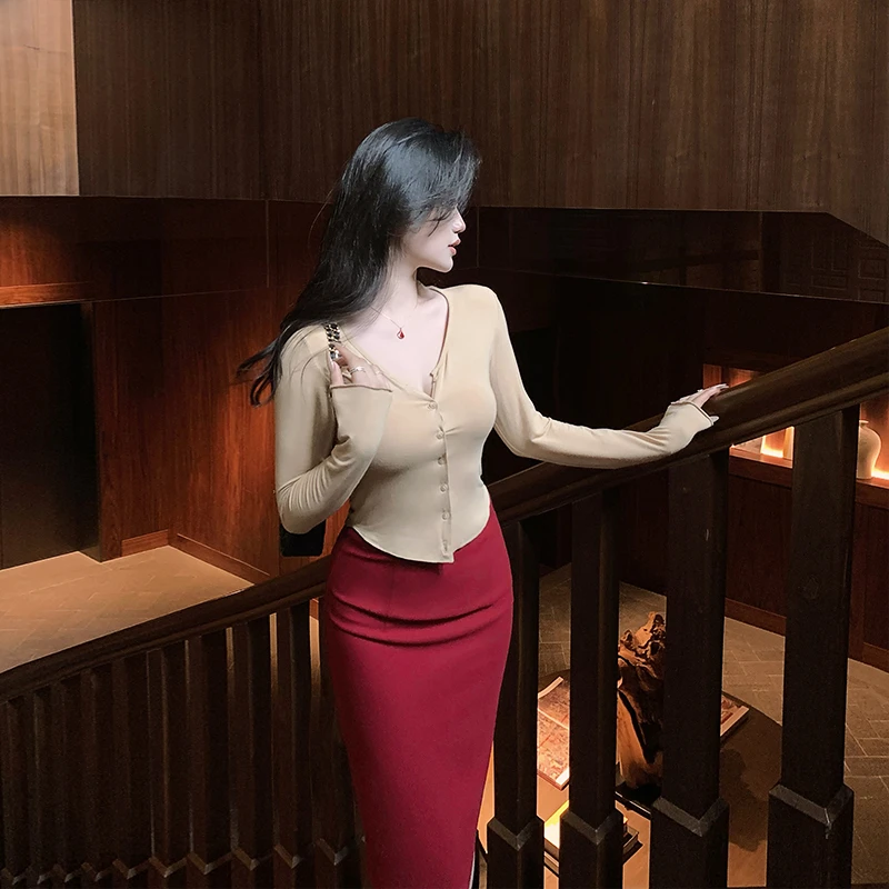 林关关 独特上衣长袖修身T恤女夏设计感甜辣开衫短款外搭G52646