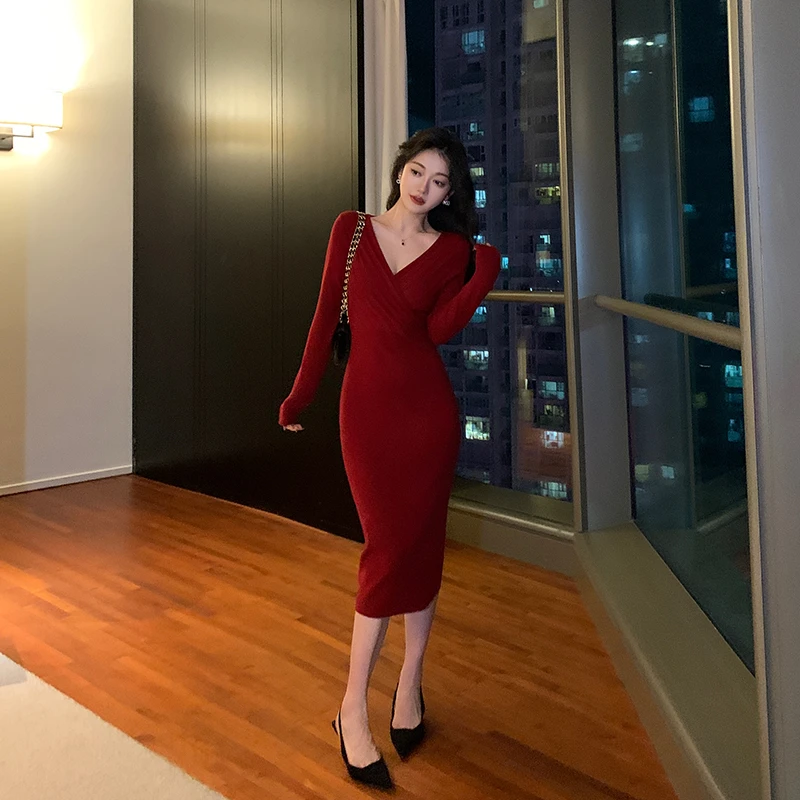 林关关红色v领针织连衣裙女秋冬包臀裙子性感御姐连身裙81008