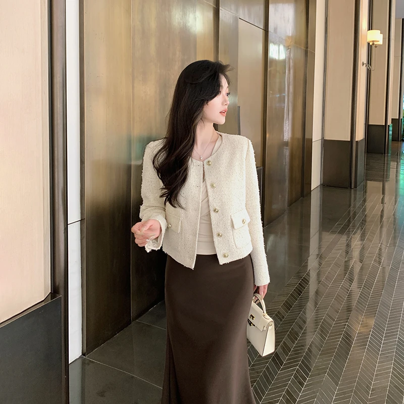 林关关 初秋韩系小个子高级感早秋圆领短上衣21552