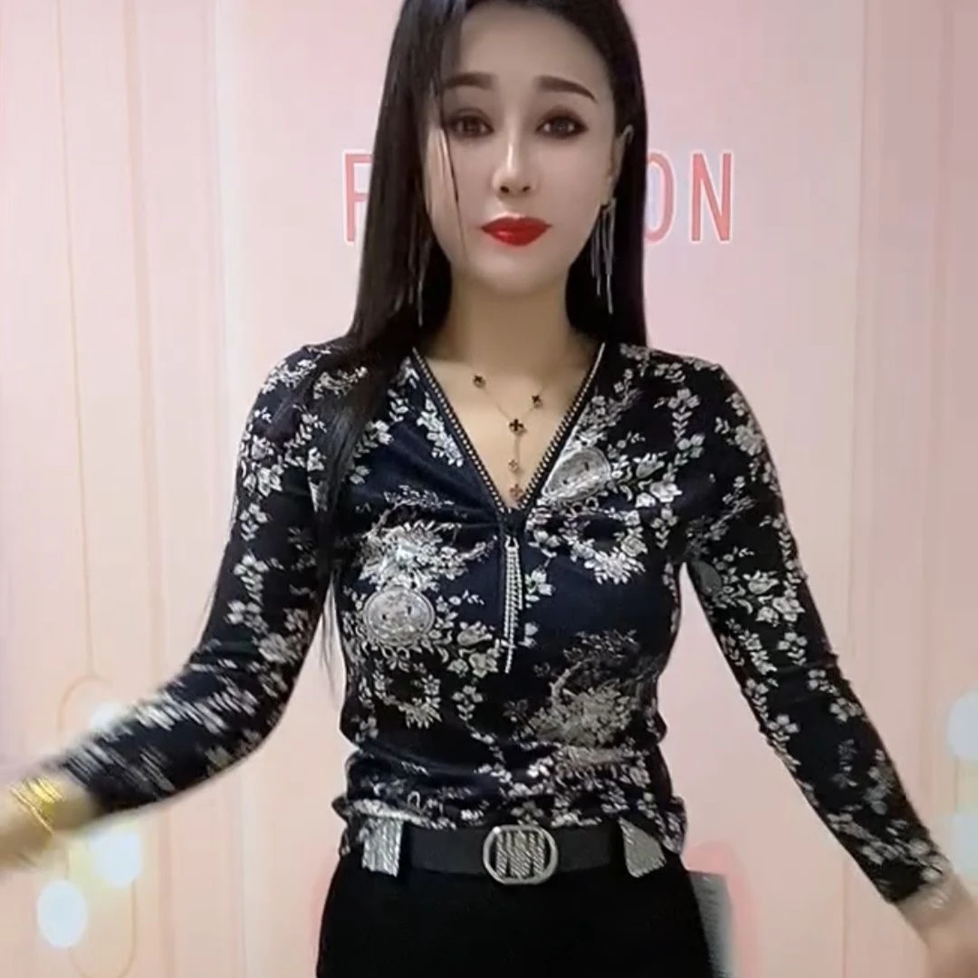 T恤花色常规款紧身常规女士极简风V领高弹百搭ON气质印花秋冬