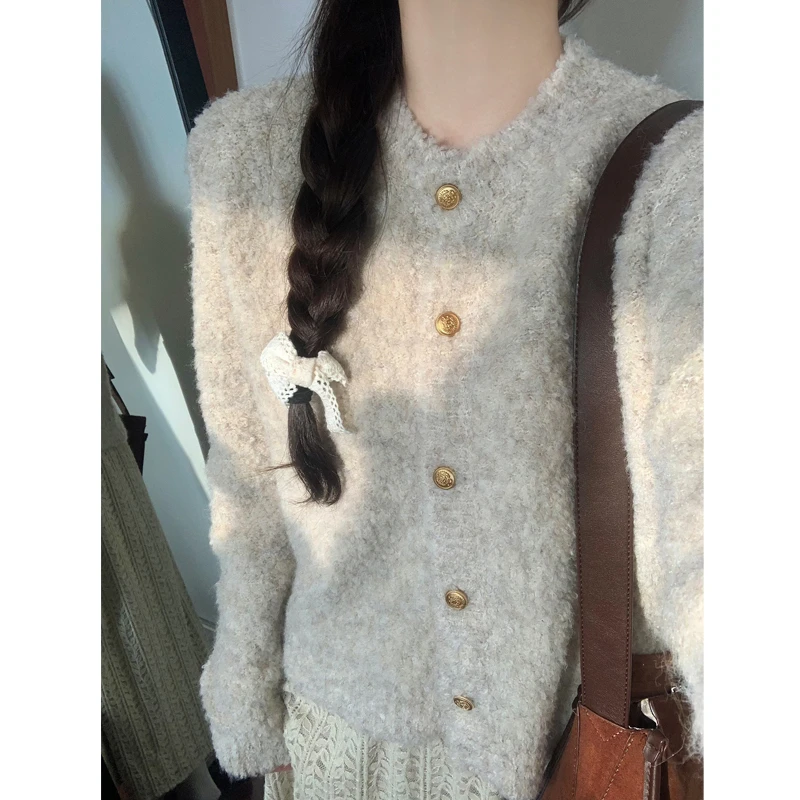 安小落卷卷纱毛衣外套2023秋冬新款时尚设计感气质金扣针织开衫女