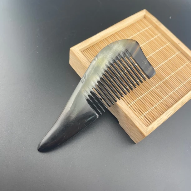 高原牛角梳家用便携手工正宗发梳三角