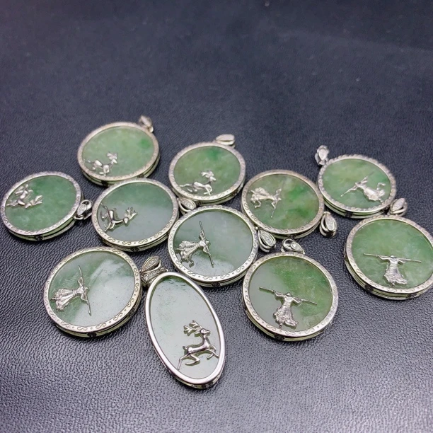 缅甸天然翡翠A货银镶吊坠时尚百搭女款镶嵌平安无事多样性发其一