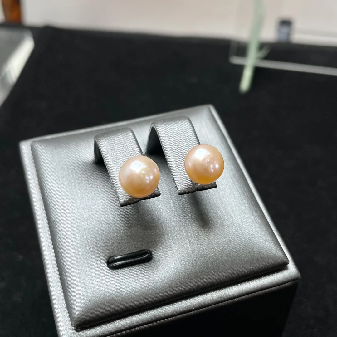 大点位8-9mm强光香槟色淡水珍珠耳钉925银针 KT24110617